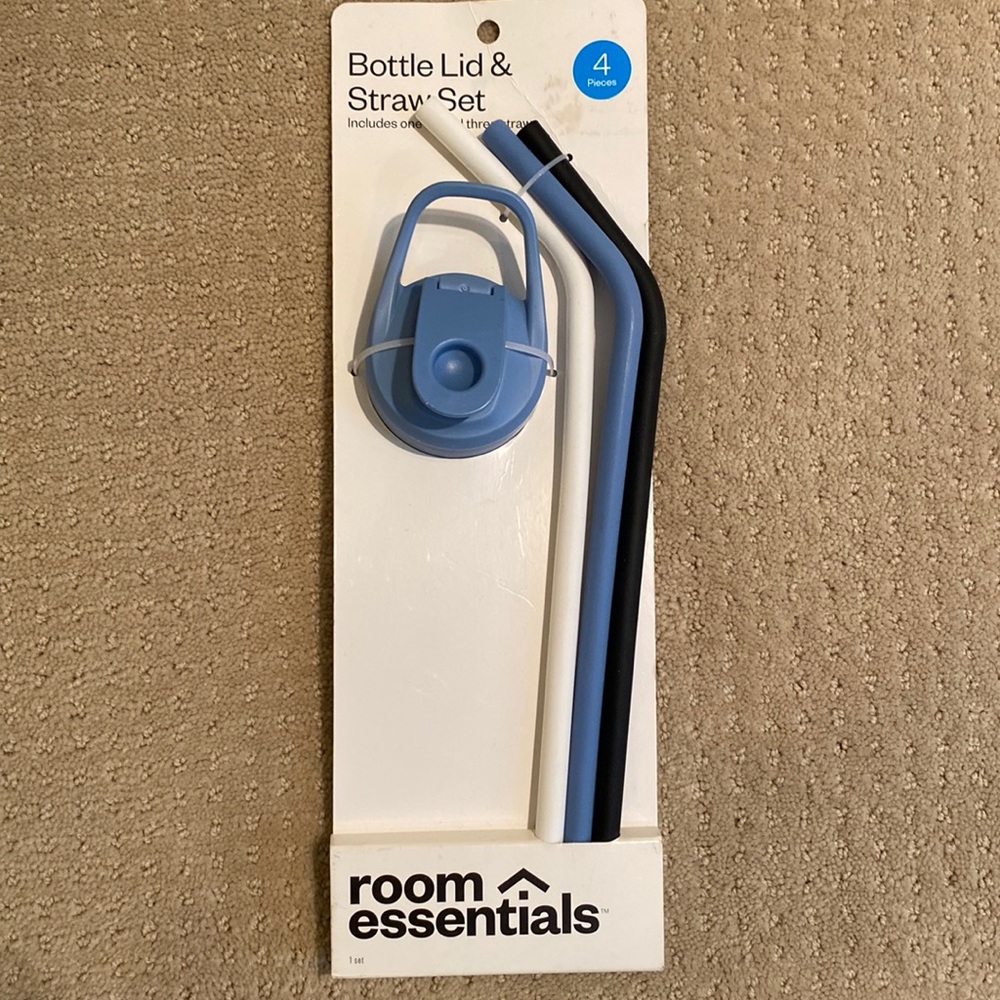New!!  Room Essentials Tracker Chug Bottle Lid and 3 Straws